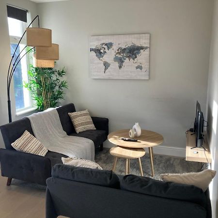 Appartamento Splendid 2 Bed Flat With Private Terrace In Wimbledon - 2 The Queens Londra Esterno foto