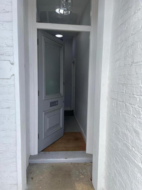 Appartamento Splendid 2 Bed Flat With Private Terrace In Wimbledon - 2 The Queens Londra Esterno foto