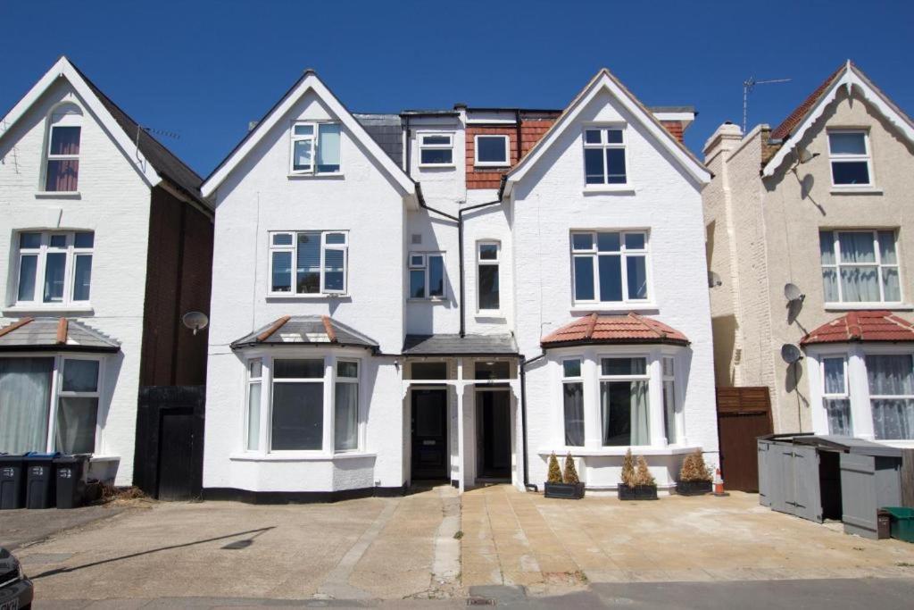 Appartamento Splendid 2 Bed Flat With Private Terrace In Wimbledon - 2 The Queens Londra Esterno foto