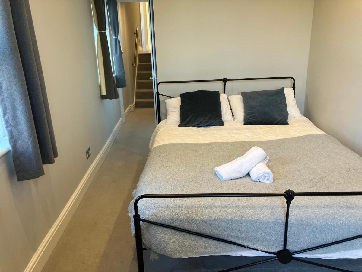 Appartamento Splendid 2 Bed Flat With Private Terrace In Wimbledon - 2 The Queens Londra Esterno foto