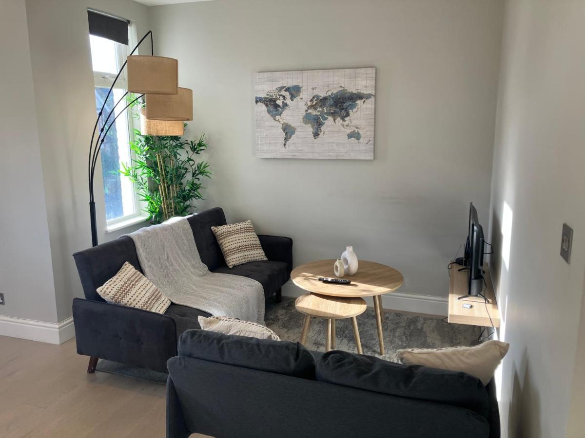 Appartamento Splendid 2 Bed Flat With Private Terrace In Wimbledon - 2 The Queens Londra Esterno foto